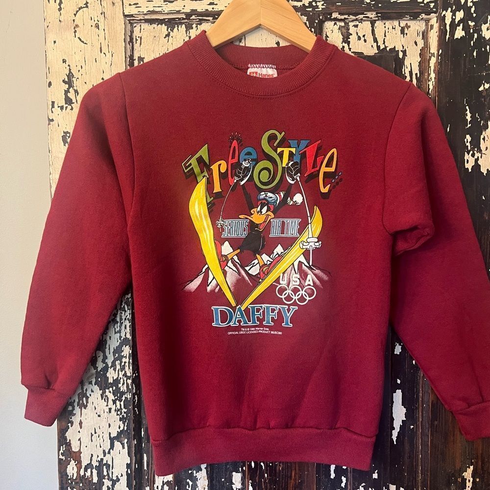 Warner Bros. Maroon Daffy Duck USA Olympics vintage 90’s Sweatshirt. Medium.